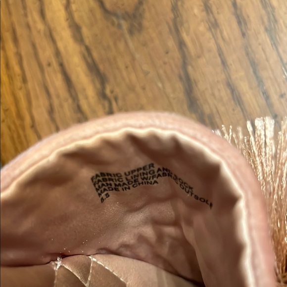 Birdies The Songbird Slippers with Decorative Pom-Poms, size 8.5 - Picture 9 of 11